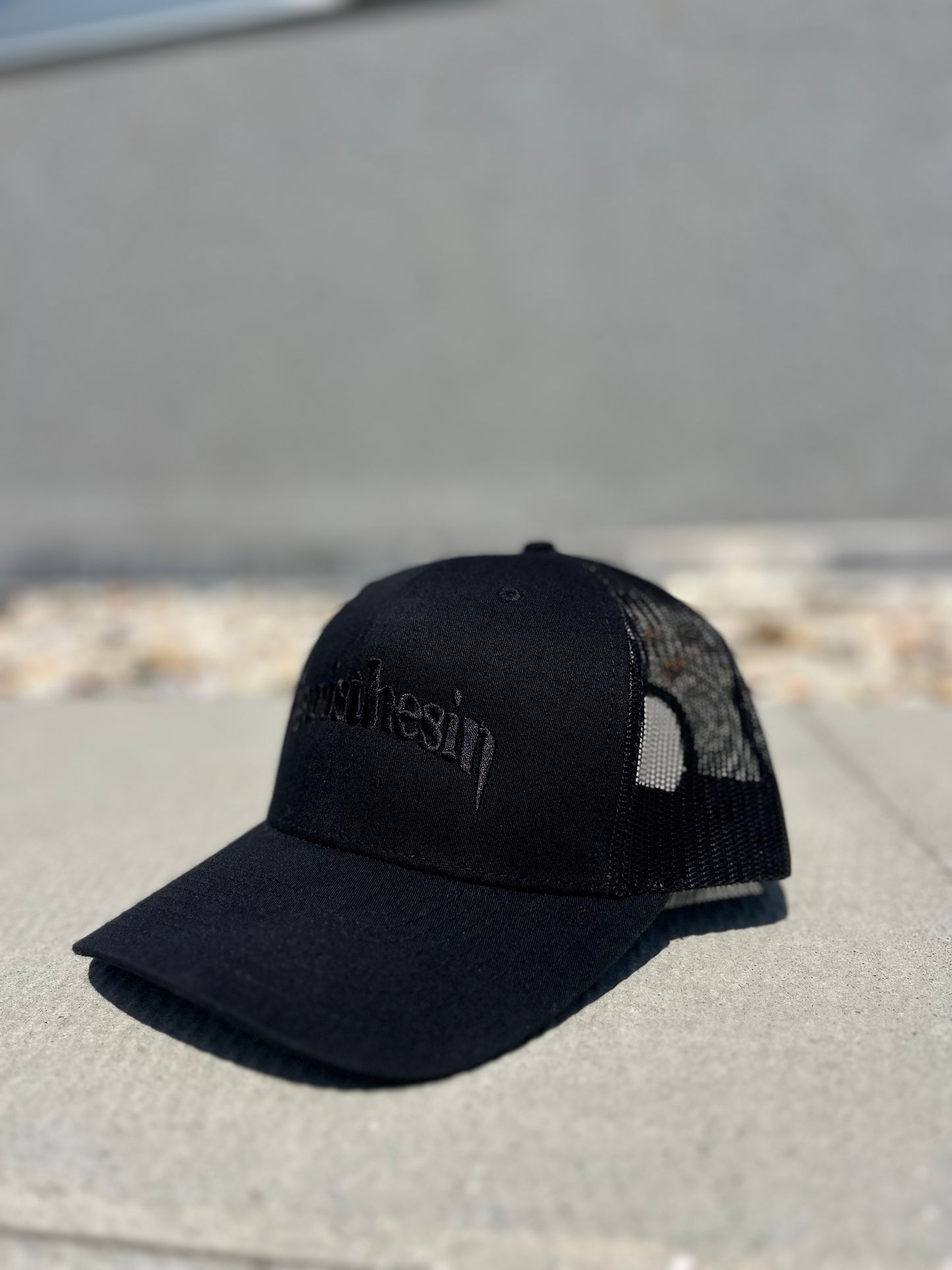TRUCKER CAP (BLACK/BLACK)