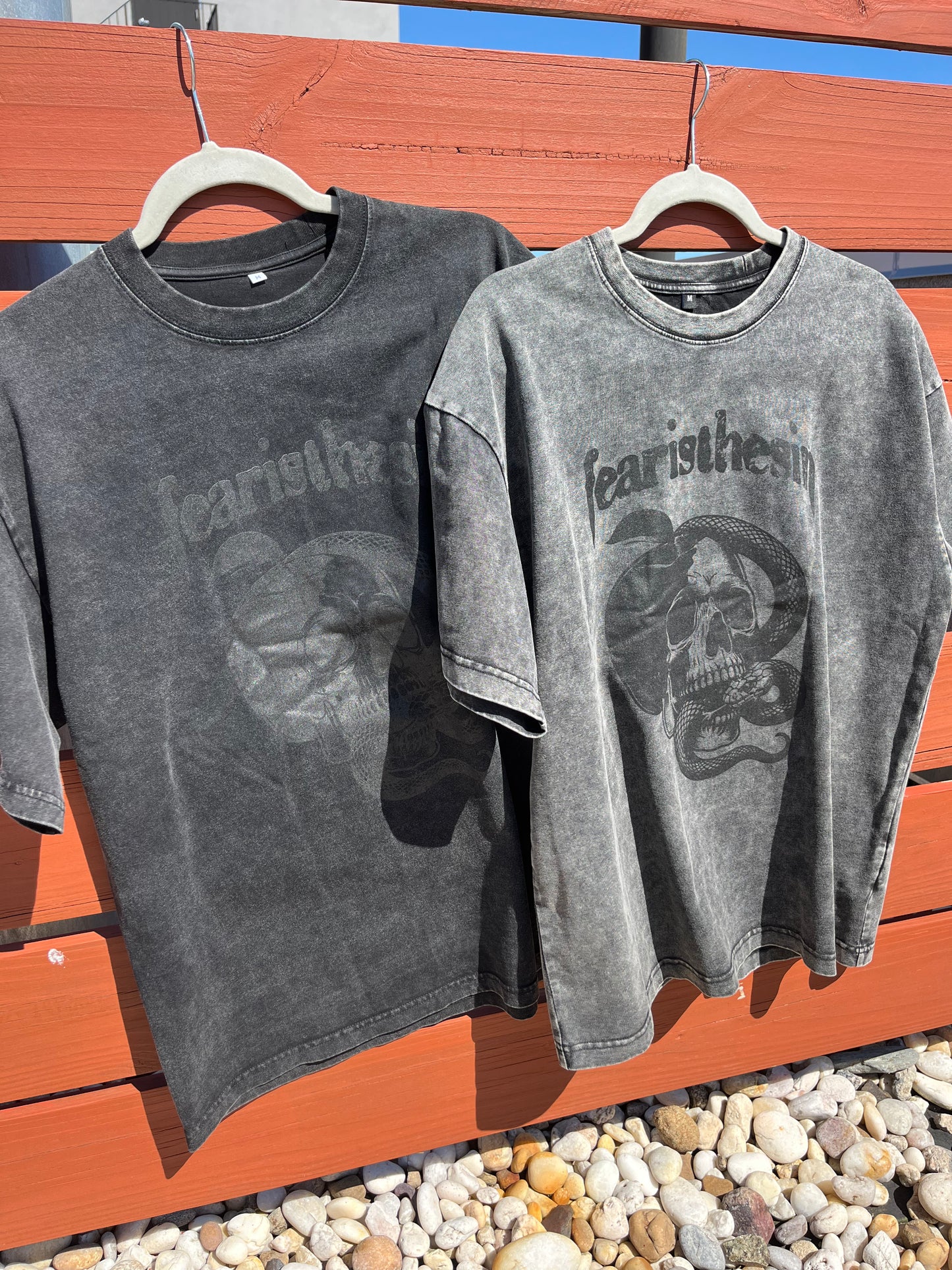OVERSIZED SNOW-WASHED "APPLE SKULL" TEE (GREY)
