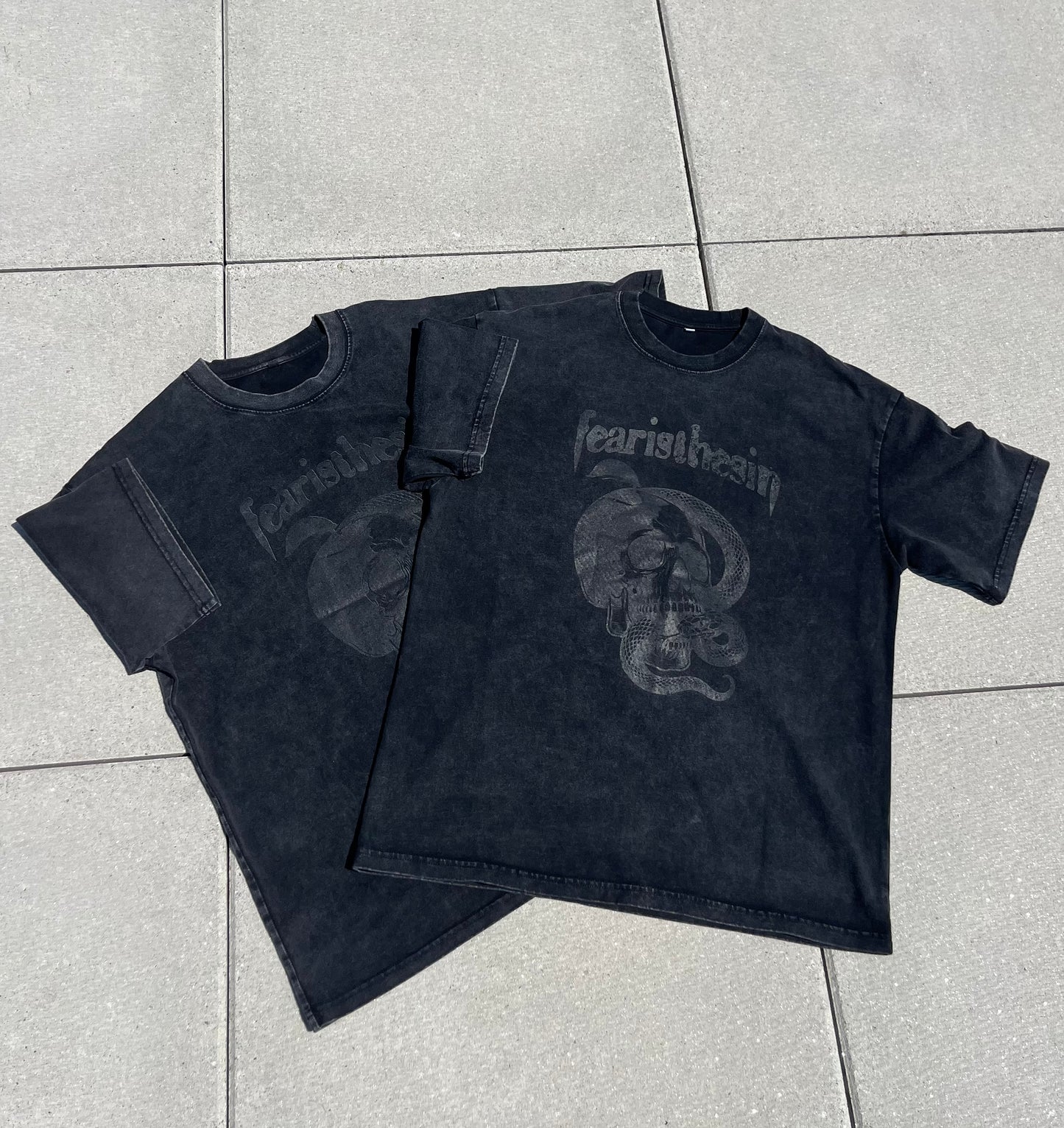 OVERSIZED SNOW-WASHED "APPLE SKULL" TEE (BLACK)