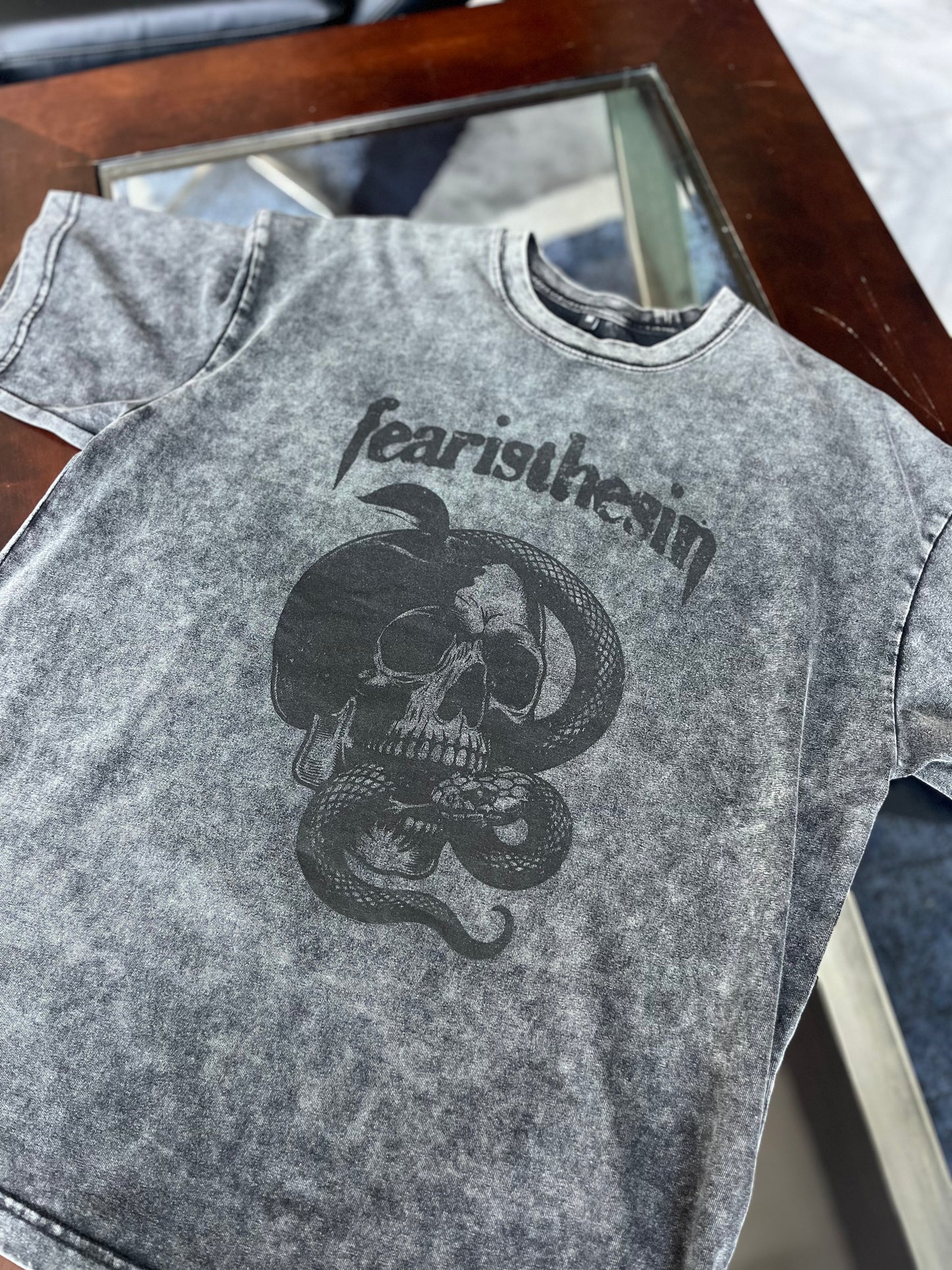 OVERSIZED SNOW-WASHED "APPLE SKULL" TEE (GREY)