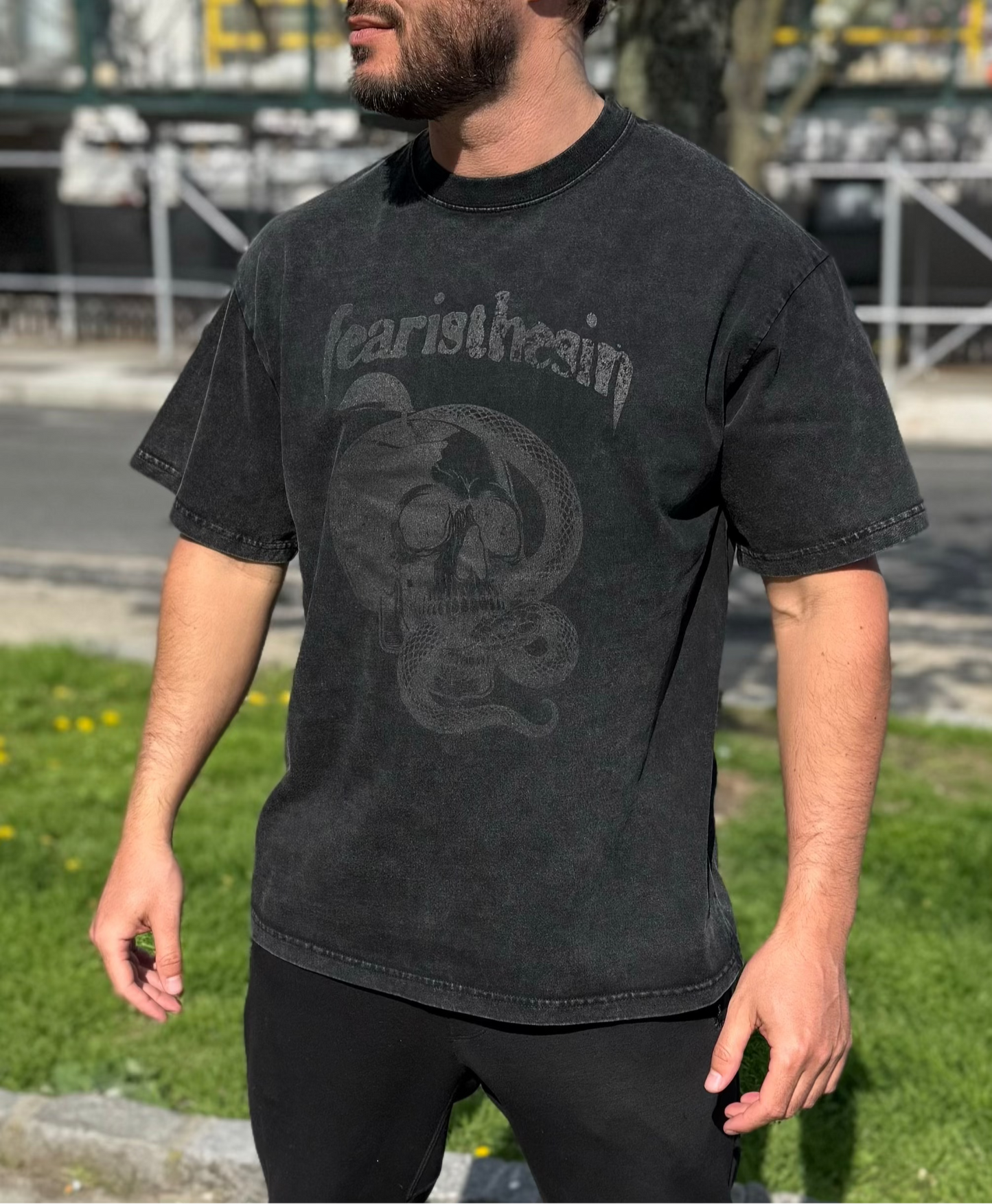 OVERSIZED SNOW-WASHED "APPLE SKULL" TEE (BLACK)